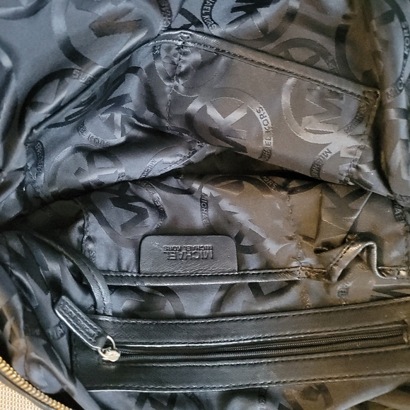 All soft leather Michael Kors bag - Picture 4 of 6